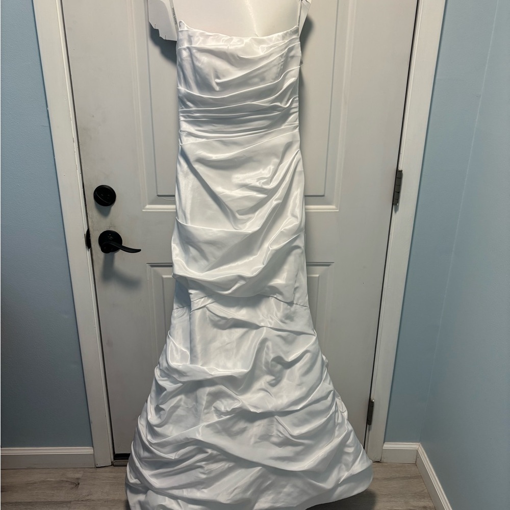 David's Bridal Elegant White Wedding Dress